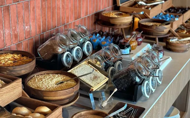 Molum Hotel & Residences