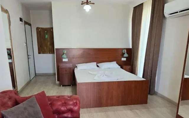 Zeus Hotel