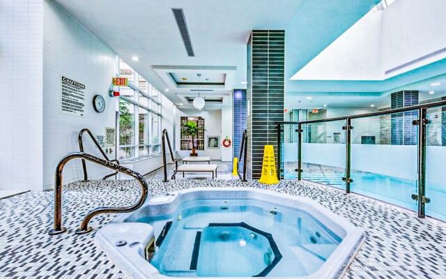 Lake View Luxury Condo by Elite Suites