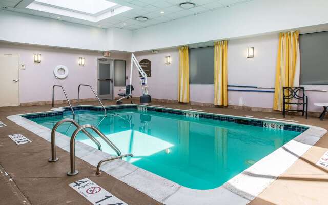 Clarion Hotel & Suites Hamden - New Haven