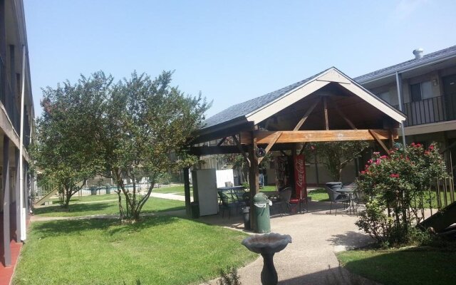 Executive Inn & Suites