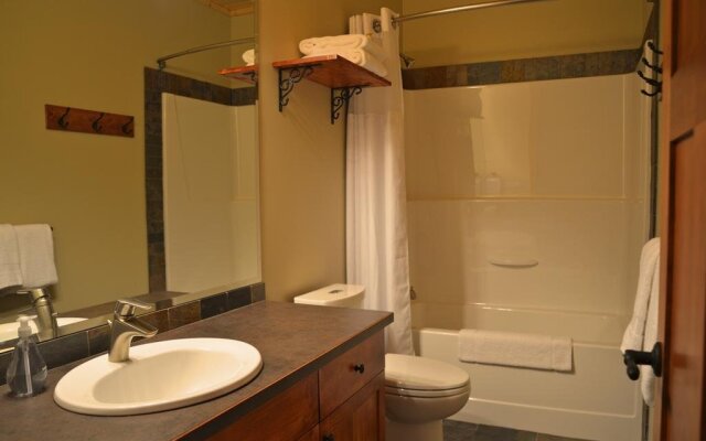 Cedar House Restaurant & Chalets