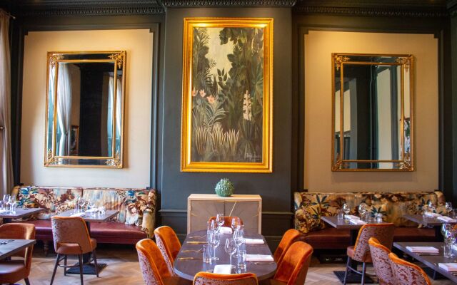 White Hart Hotel & Apartments