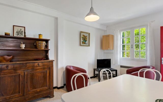 Beautiful Apartment in Mèze with Swimming Pool