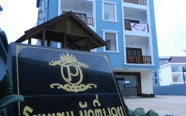 NuttyPhoy Hotel