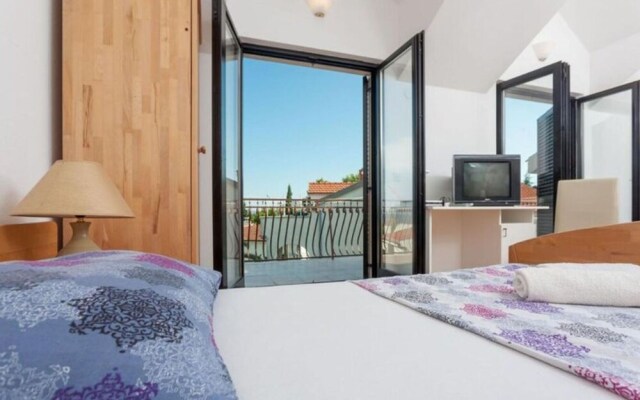 Exquisite Apartment With Balcony and Sea View
