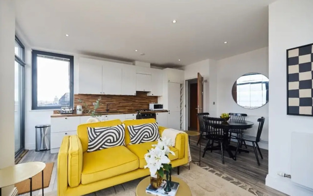 The Harlesden Classic - Lovely 2BDR Flat with Balcony