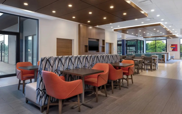 Holiday Inn Express & Suites St.Thomas by IHG