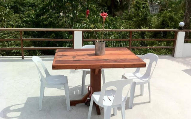 Tiki Bungalows and Bar