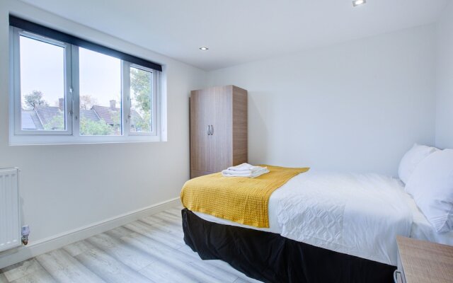 6 - 7 Beds-sleeps 12-elizabeth Line-free Parking