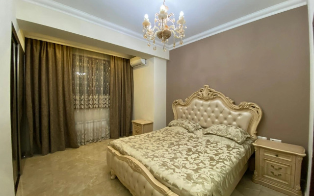 Teryan street 3 bedrooms Luxury and Unique apartment TT777