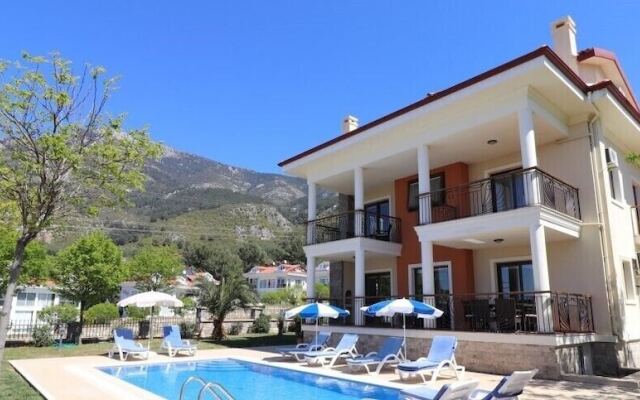 Villa MAS2 by JoyLettings