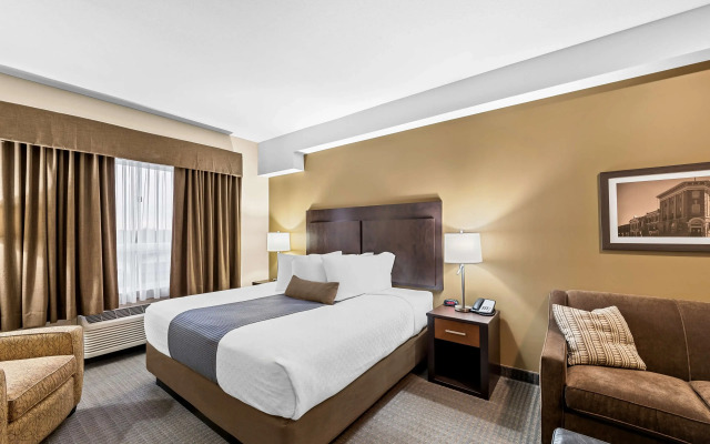 Best Western Plus Lacombe Inn & Suites