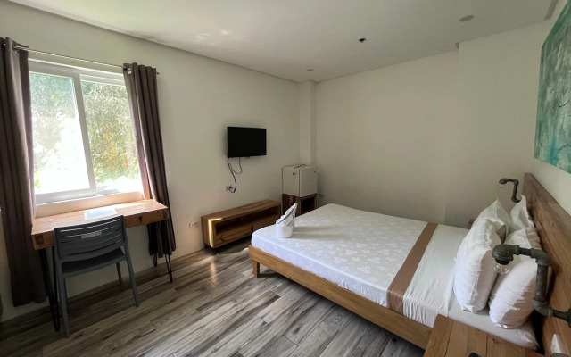 Blue Lagoon Inn & Suites
