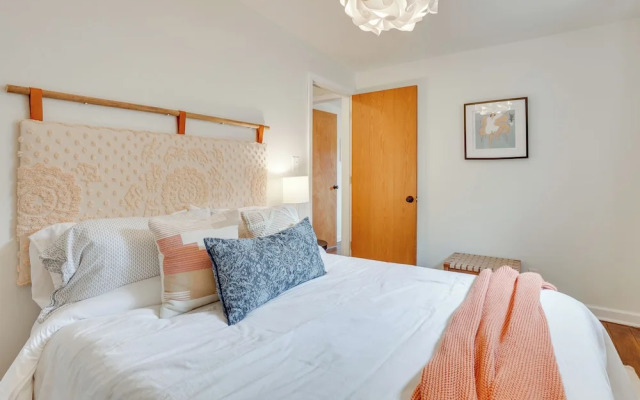 Patio & Lake Views: Family-friendly Canton Retreat