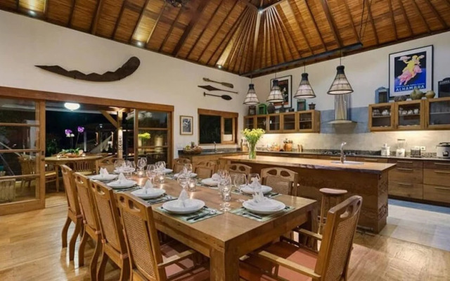 Stunning Palm Villa And Fantastic Experience