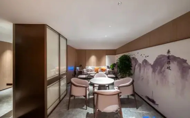 MiLan Hotel