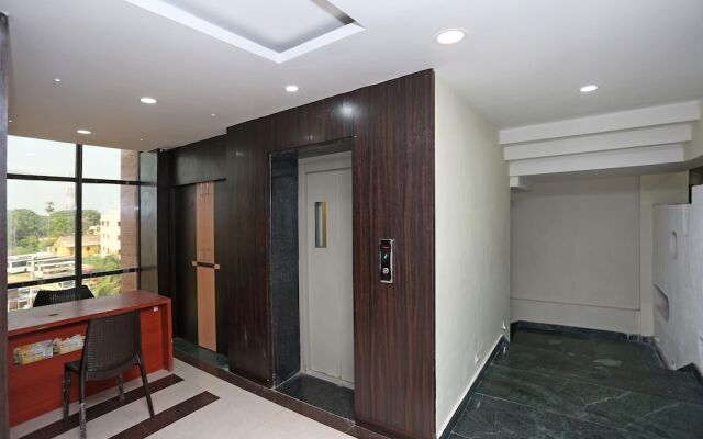 OYO 9048 Hotel Lucifer