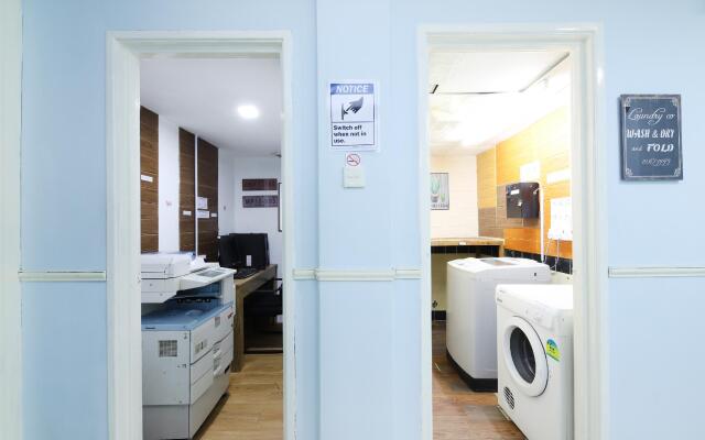 OYO 43963 T Signature Hotel