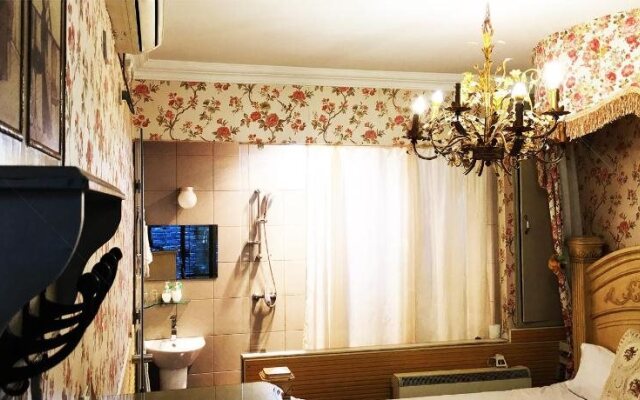 Kelly‘s Courtyard Hotel