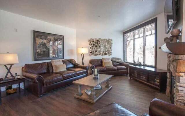 Village 2230 White Mountain Lodge