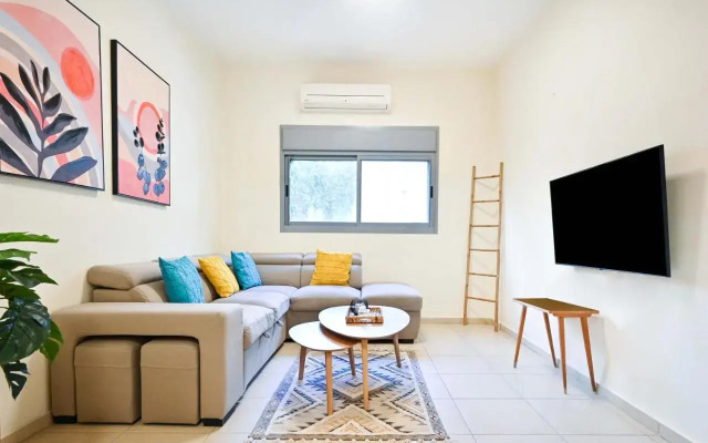 Simple 1BR in the city center by HolyGuest