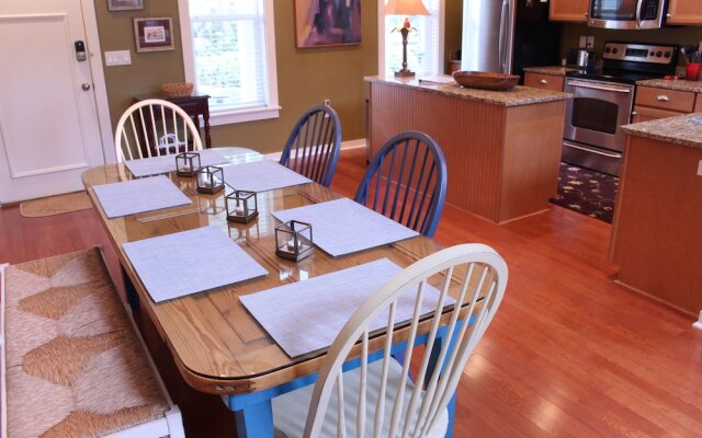 1365 Laurel Grove - 3 Br home by RedAwning