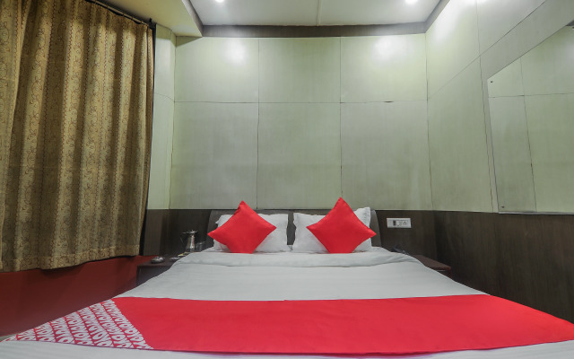 Hotel Golden Peak by OYO