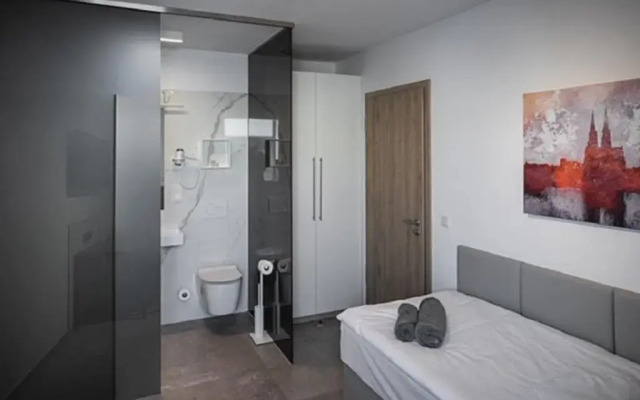 Home & Work Apartments