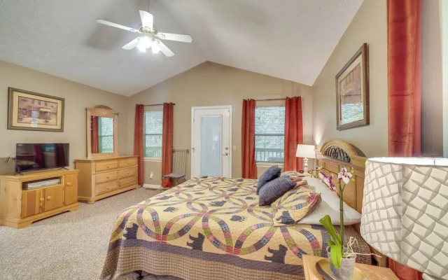 Pool Access & Hot Tub! Smoky Mtn Gatlinburg Cabin