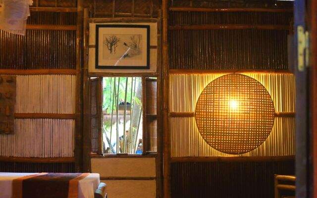 Under the coconut tree - Hostel