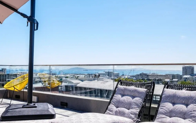 Deluxe Urban Retreat Summit on Quarter