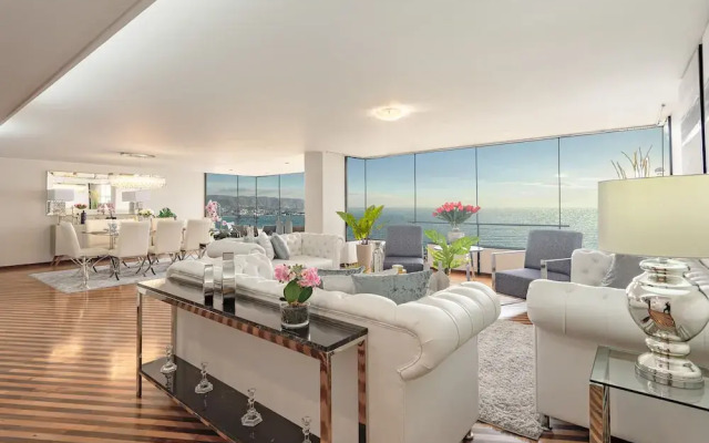 OceanFront Larcomar Apartments