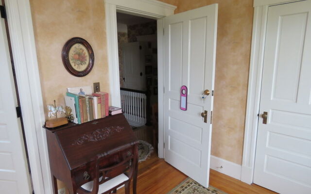 The Sleigh Maker Inn Bed and Breakfast