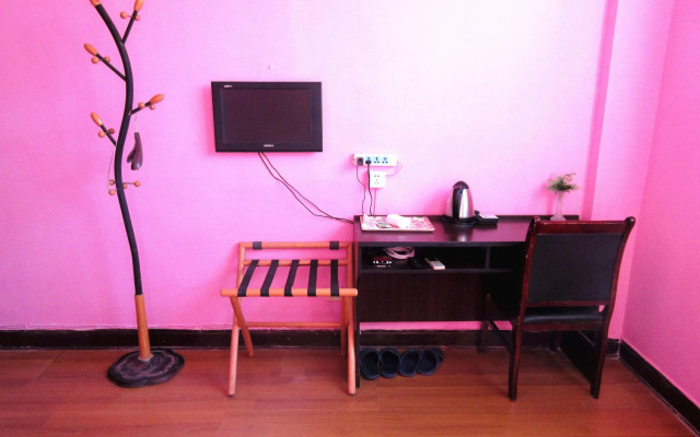 25 Four Seasons Youth Hostel