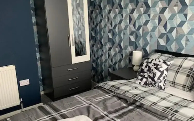 Impeccable 3-bed House in Birmingham