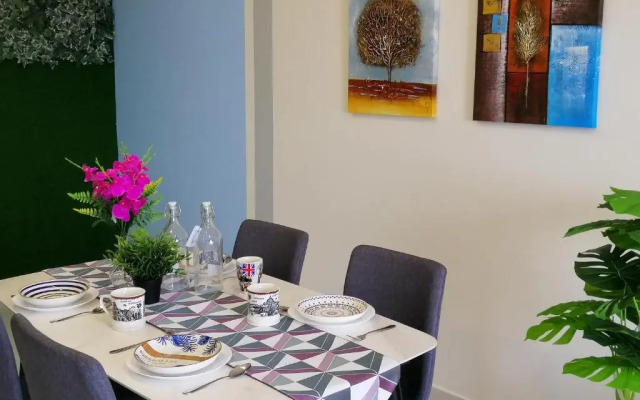 Lovely Mines Astetica Lake View Seri Kembangan 2BR