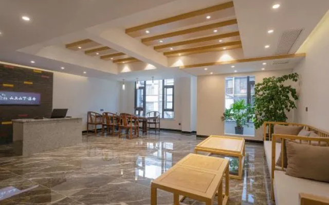 Mountain and Creek House (Zhangjiajie Forest Park Wulingyuan landmark store) – Restaurant – Zhangjiajie