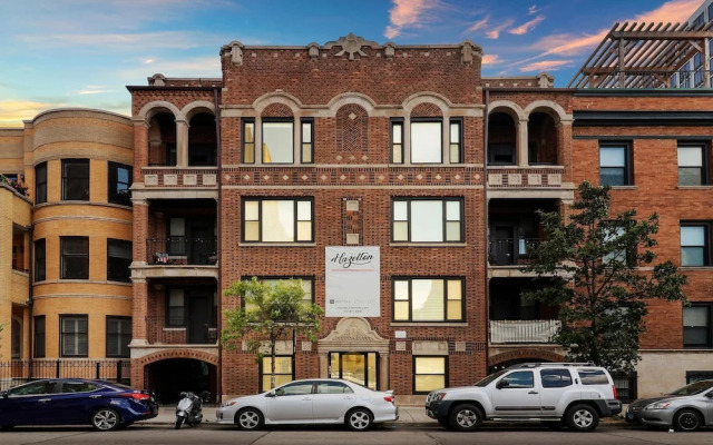 Uptown Studio Gem - Montrose rep