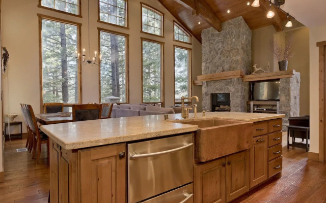 Stonegate #5 5 Bedroom Home by RedAwning