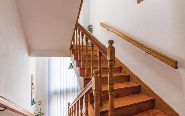 Amazing Home in Stinjan With Wifi and 6 Bedrooms