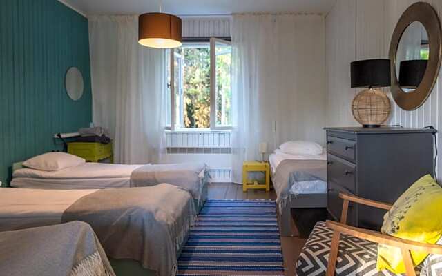 Saarj¿e puhkemaja tuba koos hommikus¿¿giga