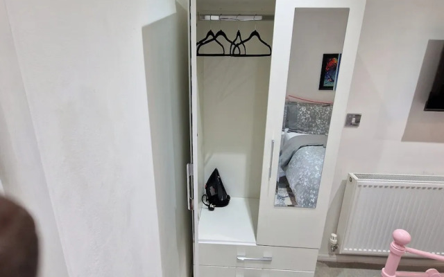 Sunset View Retreat in Wednesbury