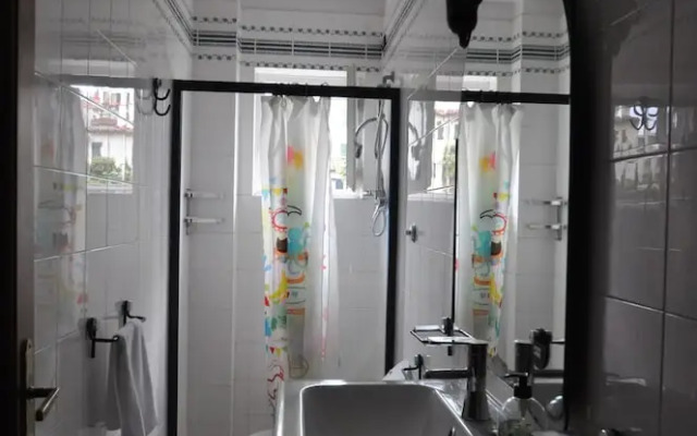 A Few Steps To Independence Square Delightful 3BD