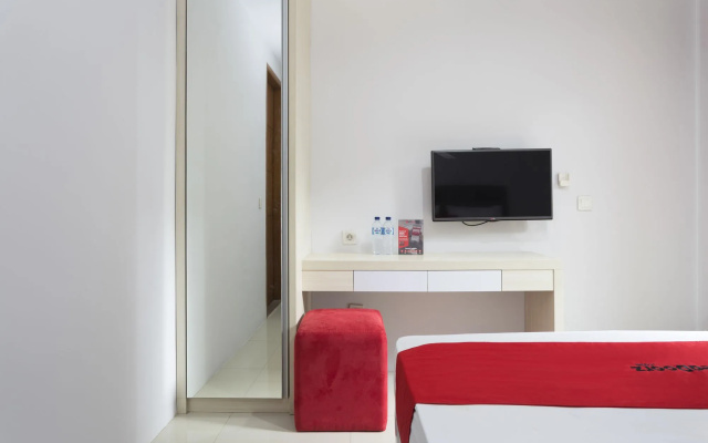 RedDoorz Plus near Cilandak Town Square 2