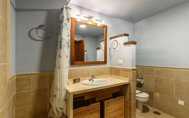 Family Apartment in Golfside Setting