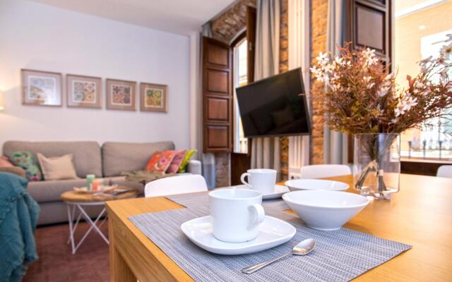 Lovely 1-bedroom apartment near the Cathedral. Zacatin 202