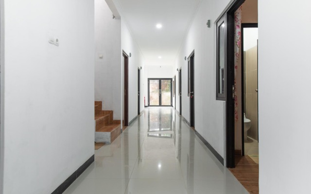 RedDoorz Plus near Trans Studio Cibubur 2