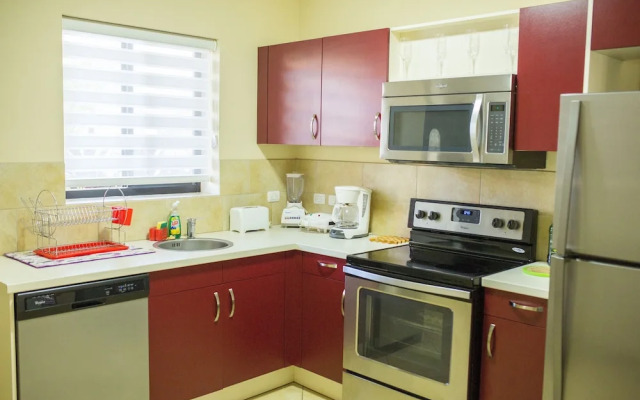 Gold Coast Luxurious and Stylish Condo