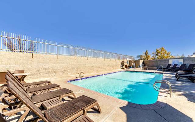 Comfort Inn & Suites Lancaster Antelope Valley